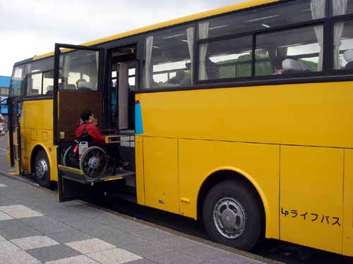 障がい者の旅行を考える会：≪リフトバス＆バンの紹介≫